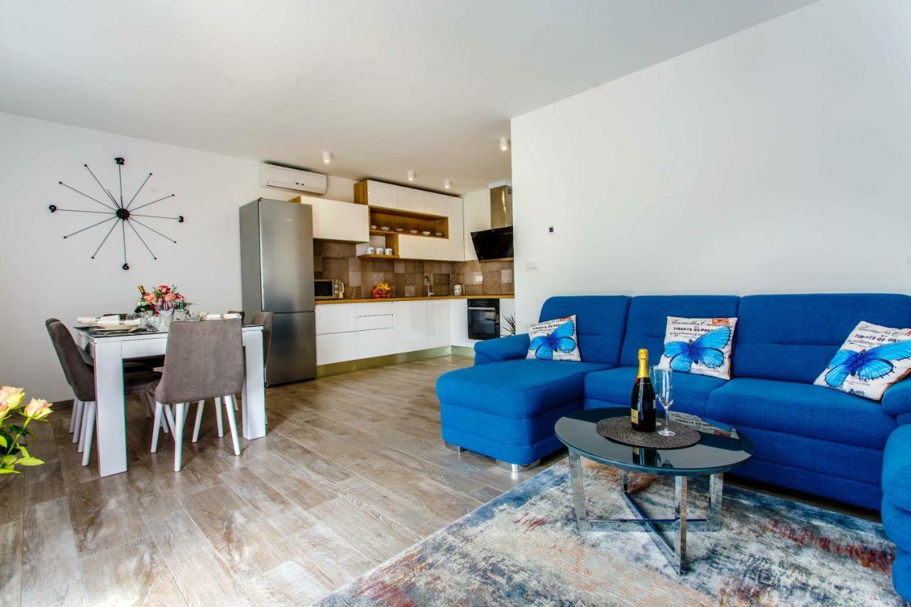 Apartment Ferias Трогир Екстериор снимка