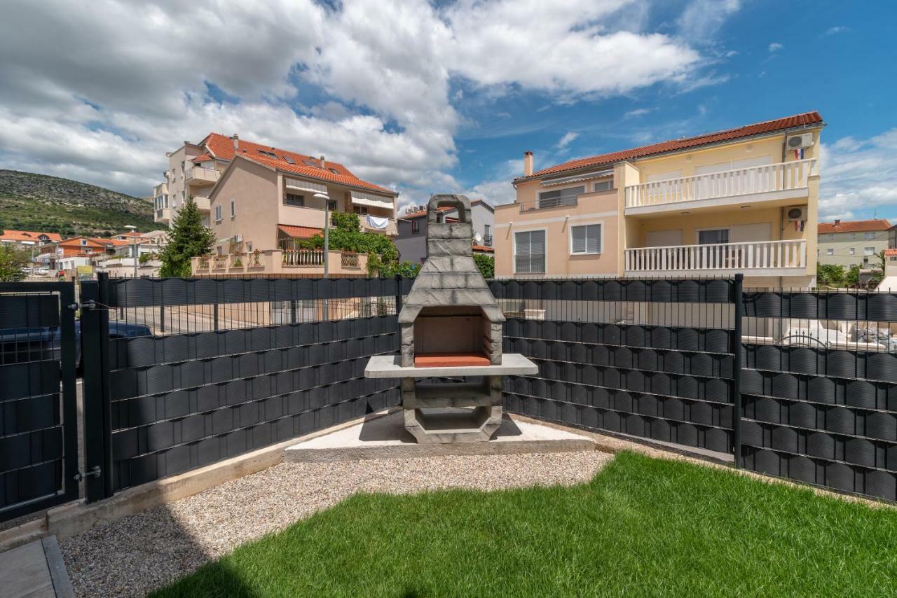 Apartment Ferias Трогир Екстериор снимка