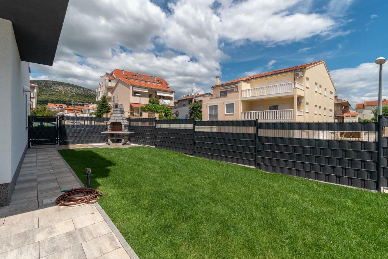 Apartment Ferias Трогир Екстериор снимка