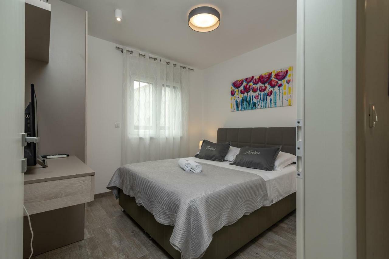 Apartment Ferias Трогир Екстериор снимка