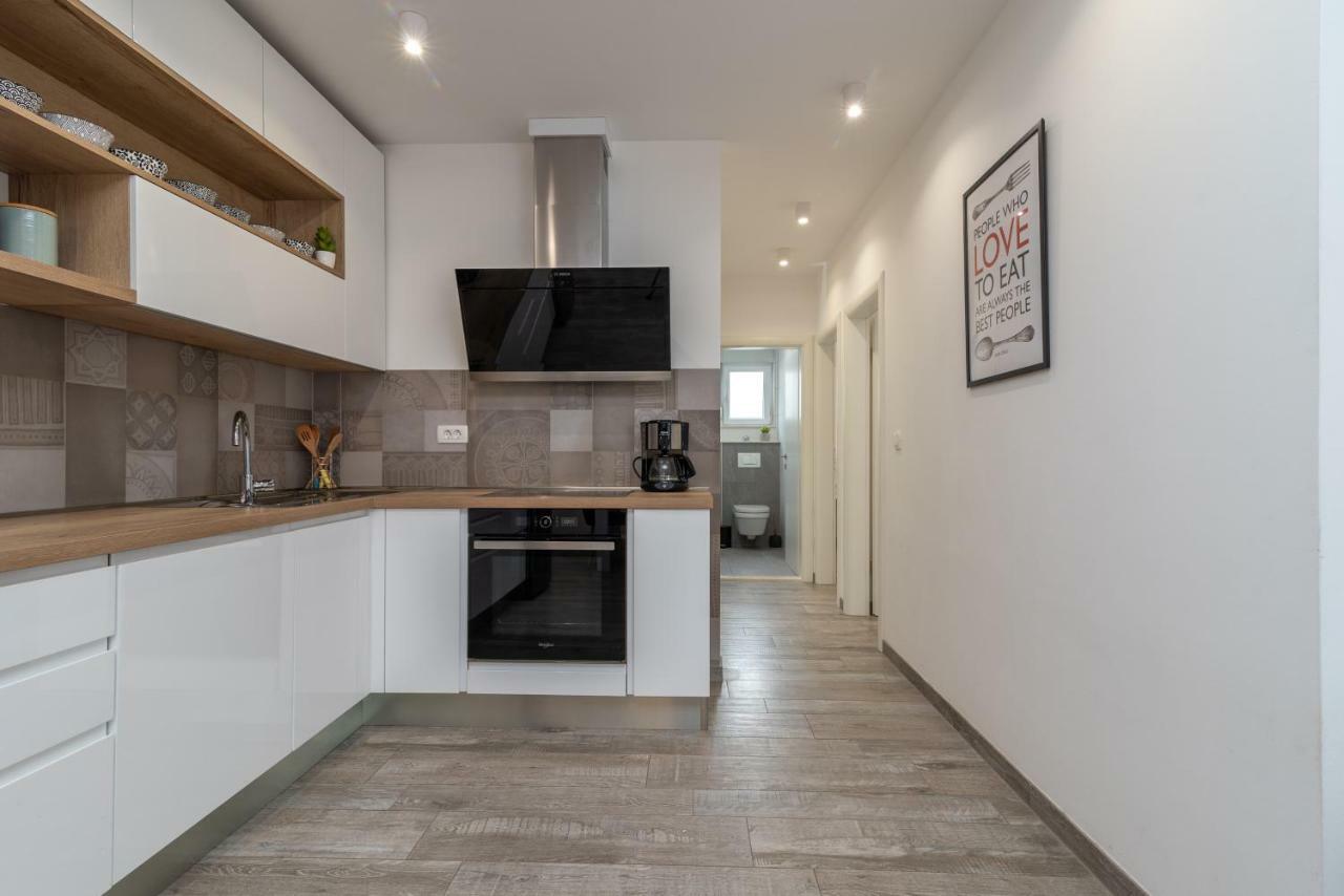 Apartment Ferias Трогир Екстериор снимка