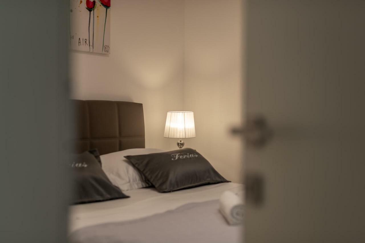 Apartment Ferias Трогир Екстериор снимка