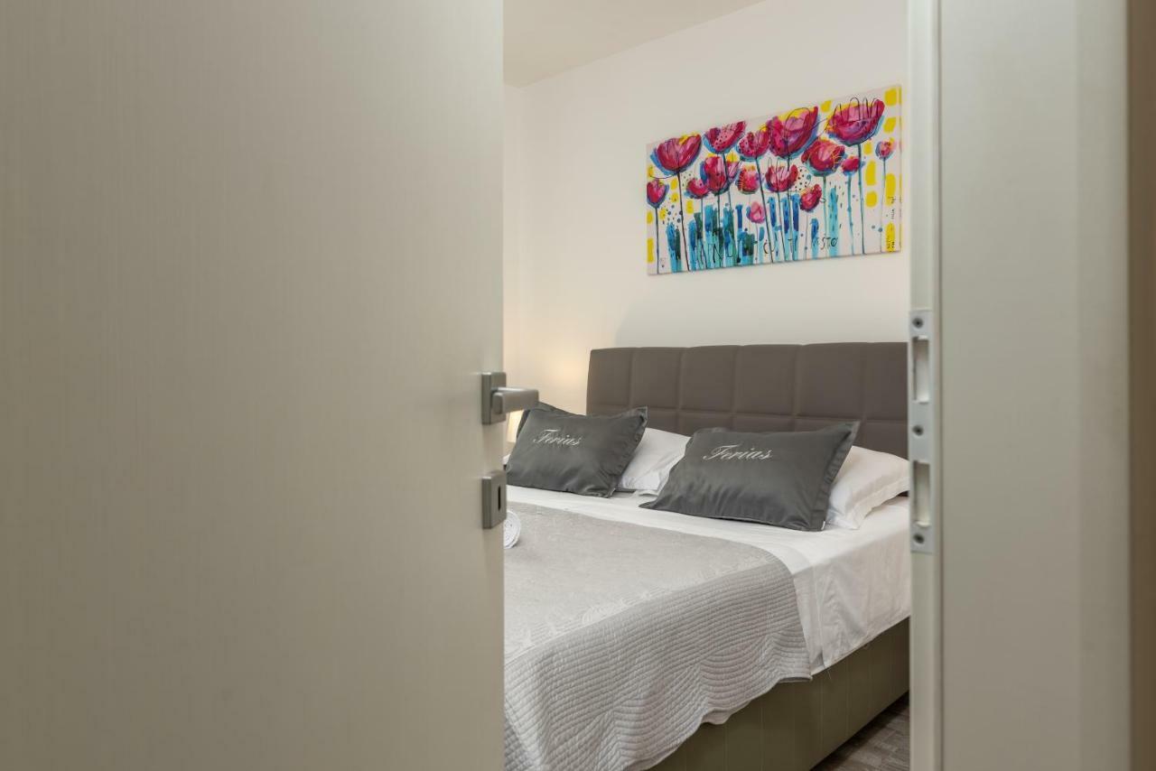 Apartment Ferias Трогир Екстериор снимка