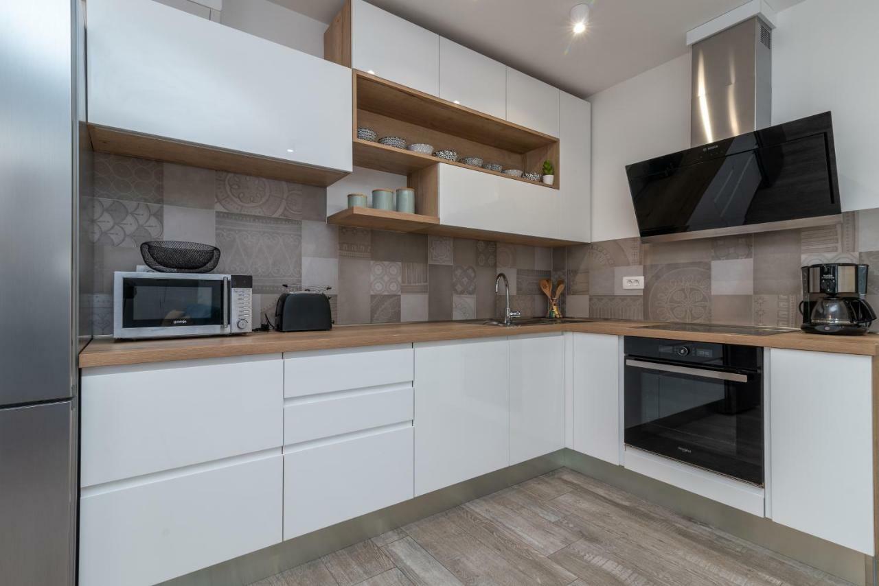 Apartment Ferias Трогир Екстериор снимка