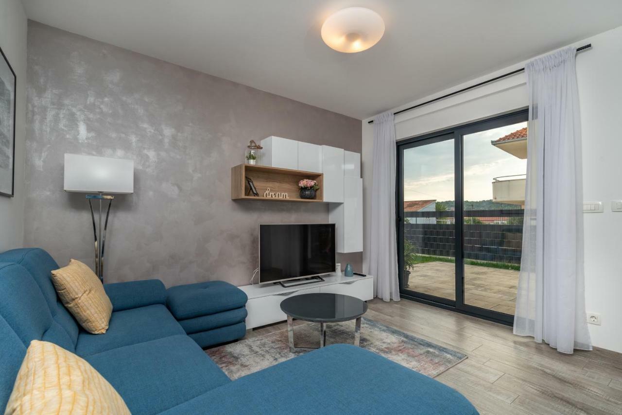 Apartment Ferias Трогир Екстериор снимка