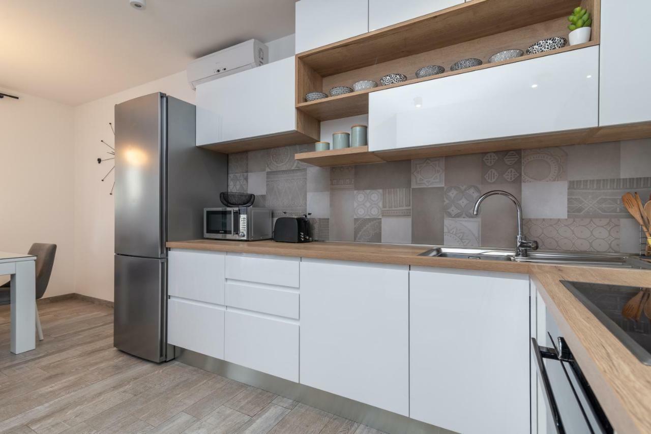 Apartment Ferias Трогир Екстериор снимка