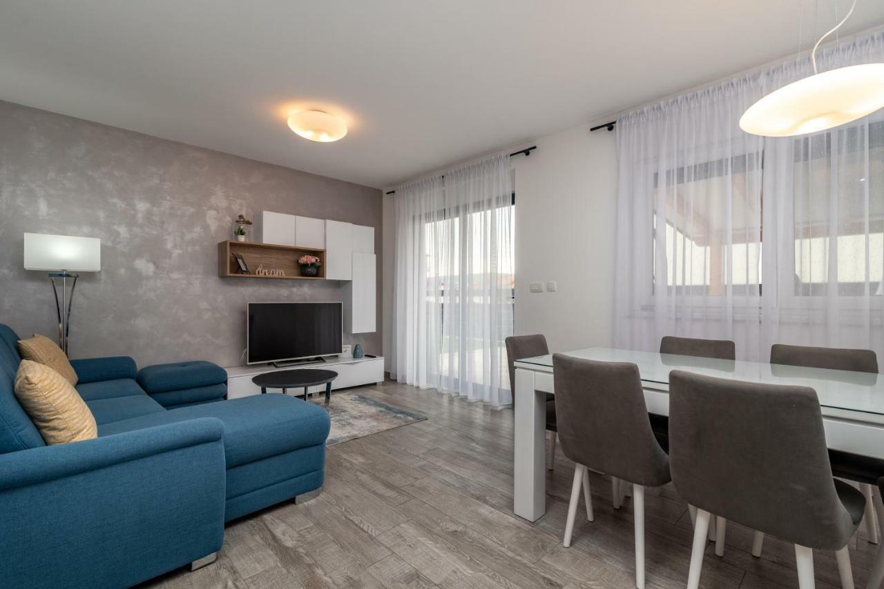Apartment Ferias Трогир Екстериор снимка