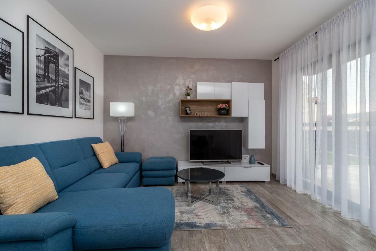 Apartment Ferias Трогир Екстериор снимка