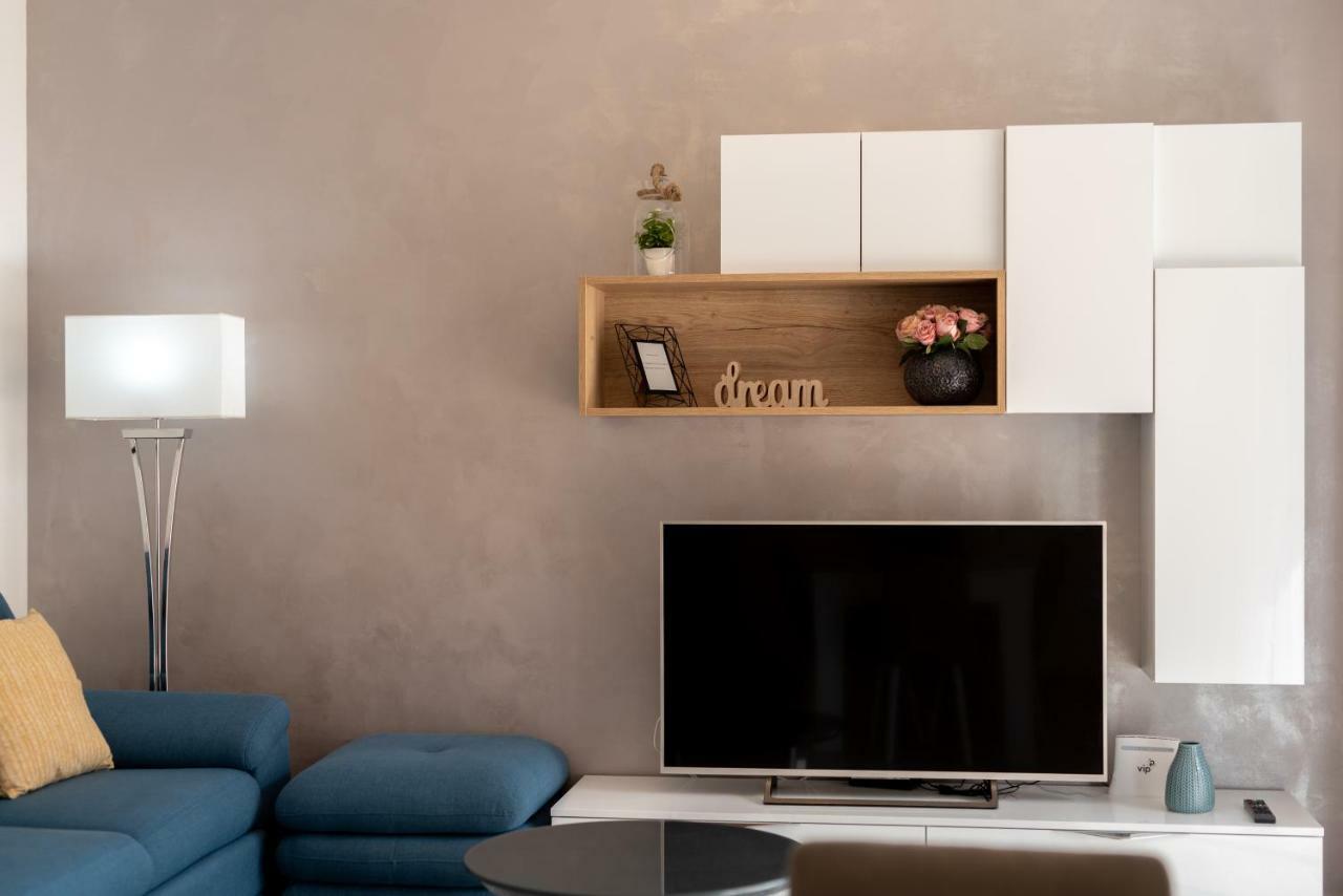 Apartment Ferias Трогир Екстериор снимка