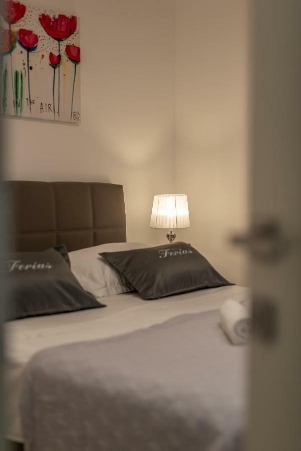 Apartment Ferias Трогир Екстериор снимка