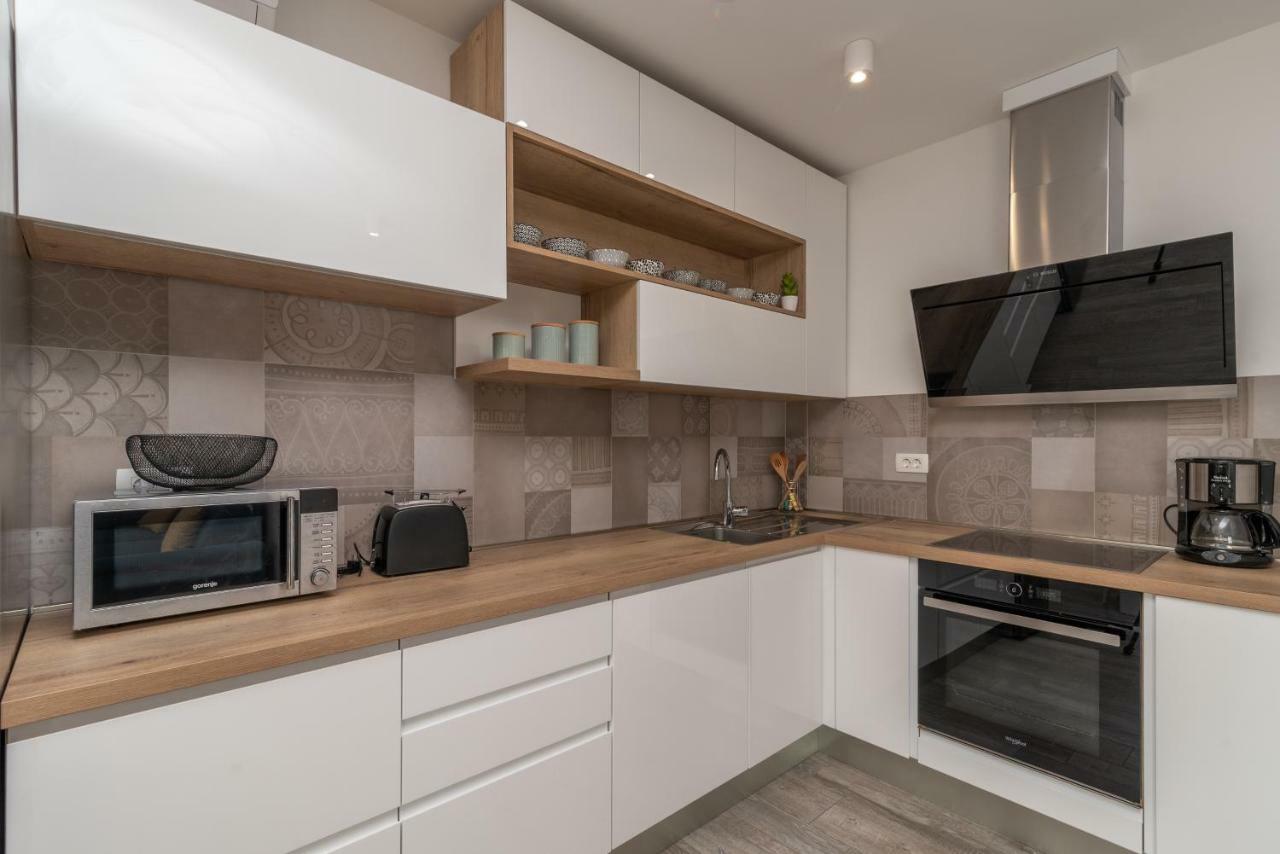 Apartment Ferias Трогир Екстериор снимка