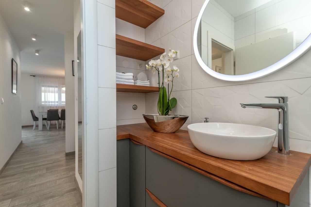 Apartment Ferias Трогир Екстериор снимка
