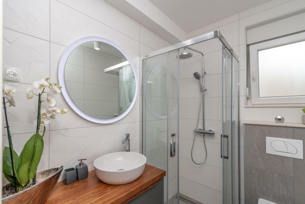 Apartment Ferias Трогир Екстериор снимка